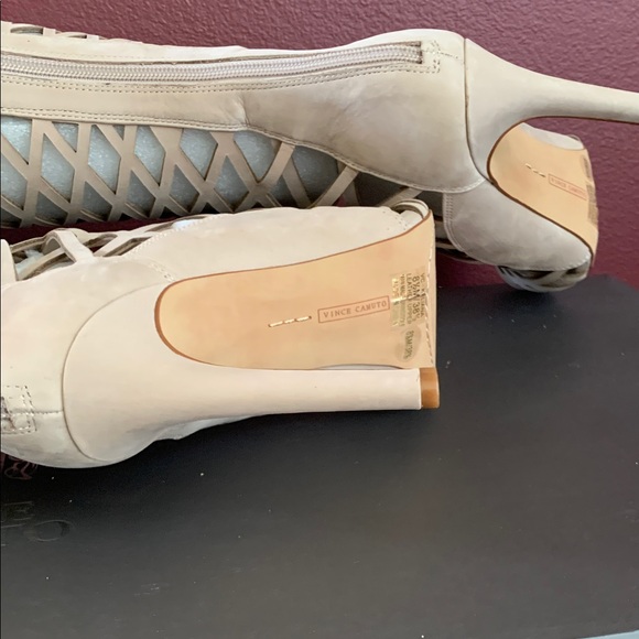 Elegant Vince Camuto Leather Beige Lace-Up Thigh-High Heels With Zipper. N.I.B - Picture 14 of 15